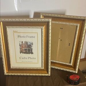 😄Pair of matching wooden picture frames hanging standing